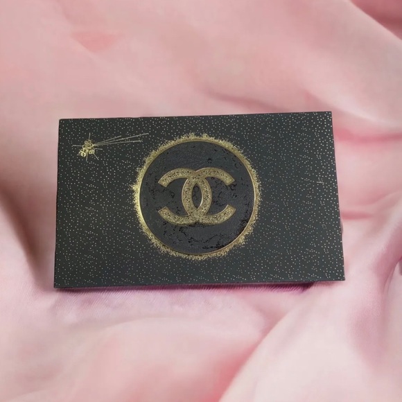 ✨ New Chanel Beauty holiday limited edition bag✨ - Picture 11 of 14